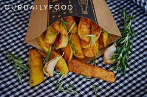 Cartofi crocanti la cuptor cu rozmarin