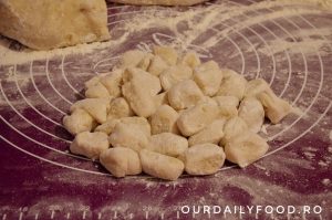 Gnocchi cu legume si sos de rosii