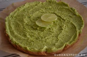 Tarta raw vegana cu avocado si lime (Key Lime Pie)