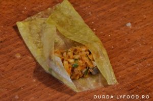 Sarmale cu ciuperci invelite in varza acra - de post