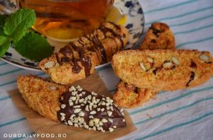 Biscotti/cantuccini vegani cu portocale, migdale si merisoare