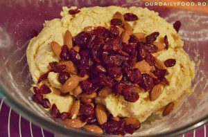 Biscotti/cantuccini vegani cu portocale, migdale si merisoare