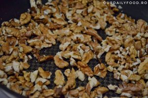 Tort raw vegan delicios cu visine si cocos