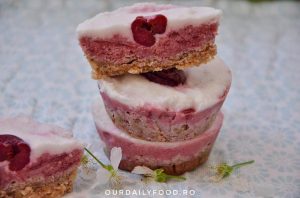 Tort raw vegan delicios cu visine si cocos