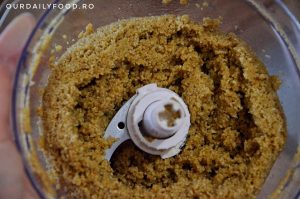 Tort sau tarta raw vegana cu lamaie