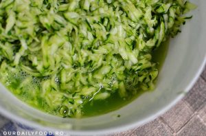 Chiftelute delicioase cu zuchini si emental