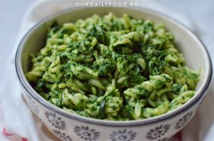 Paste cremoase cu spanac si usturoi