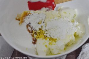 Cheesecake cu blat de negresa ciocolatoasa