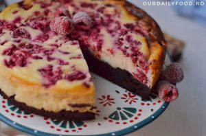 Cheesecake cu blat de negresa ciocolatoasa