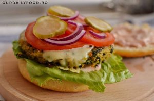 Burger vegan cu legume sau chiftea de legume