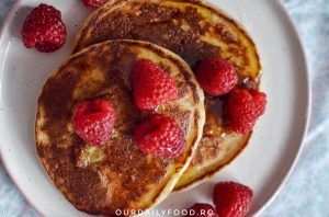 Pancakes cu fulgi de ovaz si banane