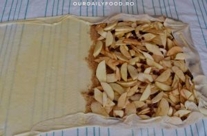 Strudel de mere si stafide - reteta clasica