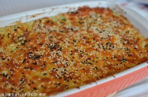 Budinca de cartofi cu ceapa verde si marar