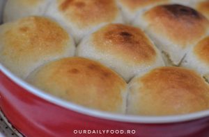 Chifle super pufoase cu usturoi si patrunjel