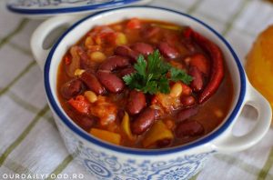 Chili sin carne sau chili de fasole si dovleac(vegan)