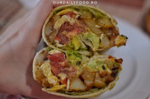 Breakfast burrito sau burrito vegetarian pentru micul dejun