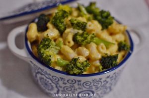 Paste cu sos vegan de branza simple sau cu brocoli