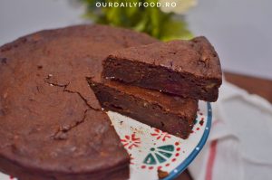 Negresa de post sau vegana cu banane și visine