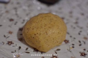 Fursecuri linzer cu dulceata de trandafir