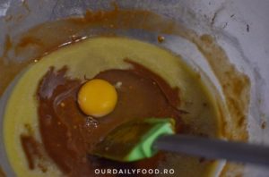 Turta dulce pufoasa si glazurata ca in copilarie