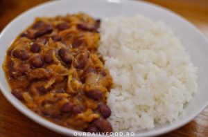 Fasole cu ceapa in stil indian