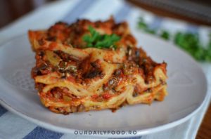 Lasagna vegetariana cu legume si bechamel