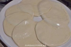 Invartite moldovenesti sau placinte foioase cu cartofi
