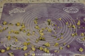 Invartite moldovenesti sau placinte foioase cu cartofi