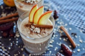 smoothie cu mere si fulgi de ovaz