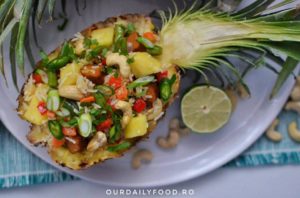 Ananas umplut cu orez si legume - reteta vegana