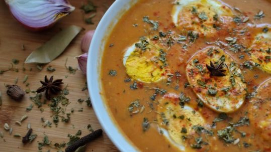 Curry cu lapte de cocos si oua