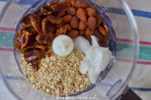 Tort vegan fara coacere cu cocos si capsuni - fara gluten