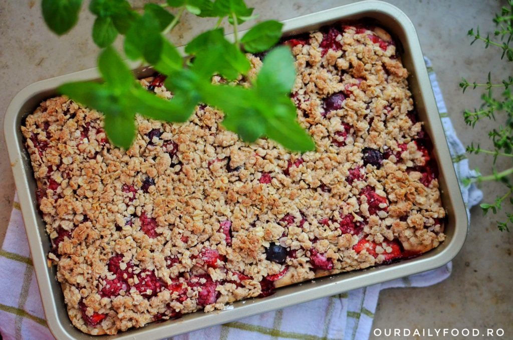 Crumble vegan cu fructe de padure - fara zahar