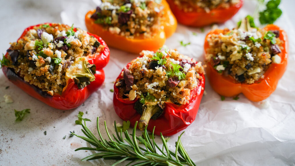 Ardei umpluti cu quinoa in stil mediteranean